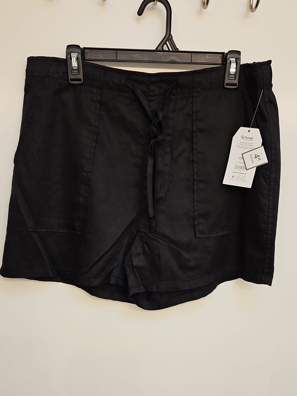 Time & Tru Women L 12-14 Black Soft Utility Shorts Tencel Lyocell 4" Inseam NWT